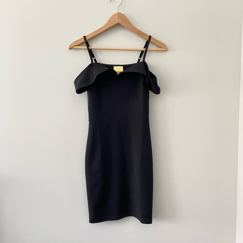 NWOT H&M Off-shoulder dress